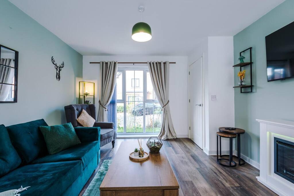 Sleeps 7, Stunning Home, Free Parking, Perfect For Groups, Long Term Disc Apartment *