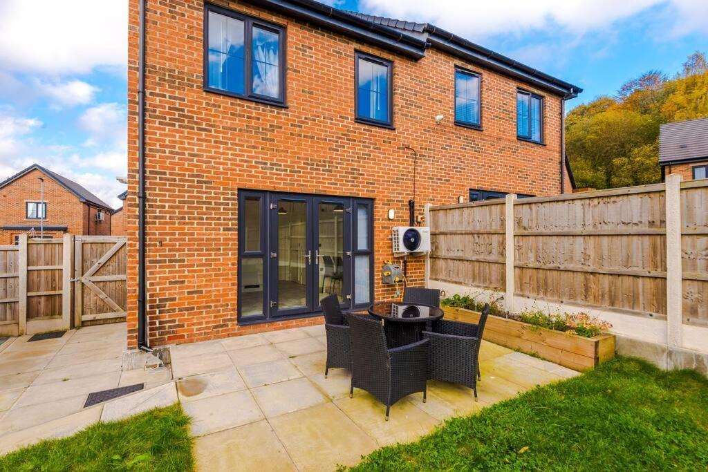 Sleeps 7, Stunning Home, Free Parking, Perfect For Groups, Long Term Disc * Manchester