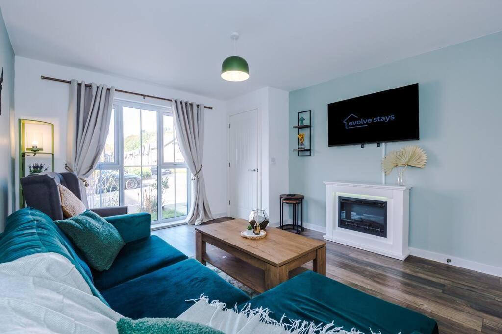 Sleeps 7, Stunning Home, Free Parking, Perfect For Groups, Long Term Disc * Manchester